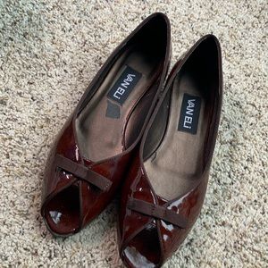 Van Eli Brown Open Toe Flat 7.5M